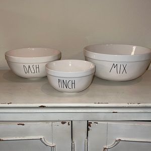 Rae Dunn mixing bowl set